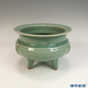 GC207 南宋龍泉窯粉青釉出筋鬲式香爐