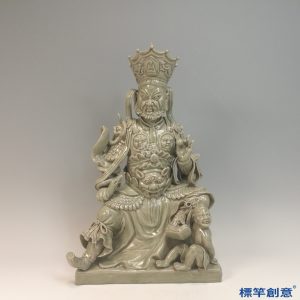 FC064 五代越窯青瓷持纏蛇佛教西方廣目天王像