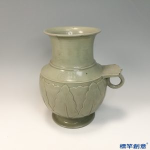 FC066 五代越窯青瓷刻蓮瓣紋仿金銀器單耳廣口壺