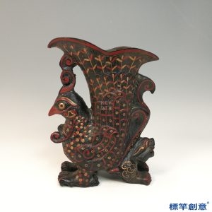 DB044 漢代銅胎漆器來通款玄鳥獸首尊