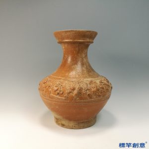 DB047 漢代黃釉陶盤口貼塑走獸紋陶壺