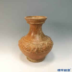 DB047 漢代黃釉陶盤口貼塑走獸紋陶壺