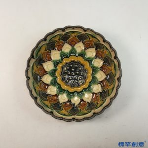 FB146 唐代三彩陶浮雕蓮瓣紋花口盤