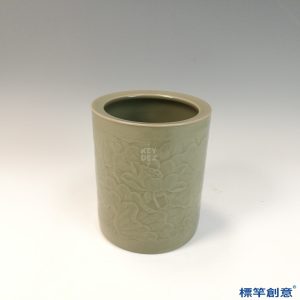 FC075 五代越窯青瓷刻纏枝荷花紋筆筒