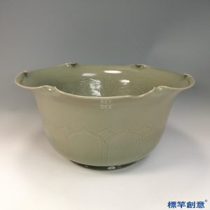 FC078 五代越窯青瓷刻蓮瓣紋花口盆形魚缸