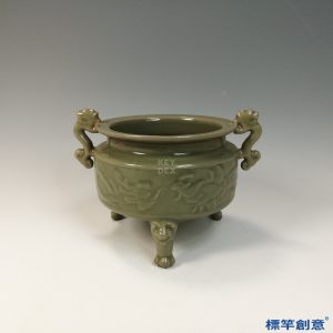 FC079 五代越窯青瓷刻纏枝花卉紋雙耳鼎式香爐