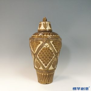 GA082 宋代磁州窯褐釉剔刻魚鱗紋帶蓋梅瓶