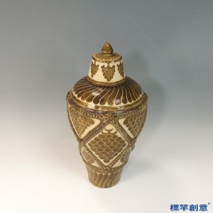 GA082 宋代磁州窯褐釉剔刻魚鱗紋帶蓋梅瓶