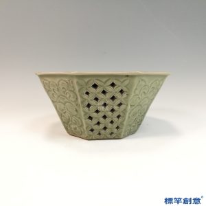 GB183 北宋耀州窯青瓷鏤空刻花瓷枕