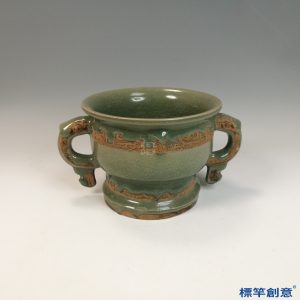 GB188 北宋鈞窯淡青釉刻螭龍紋高足盨式香爐