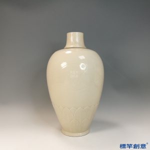 GB190 北宋定窯白釉瓷刻蓮瓣紋帶蓋梅瓶