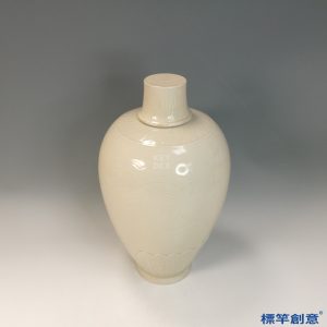 GB190 北宋定窯白釉瓷刻蓮瓣紋帶蓋梅瓶