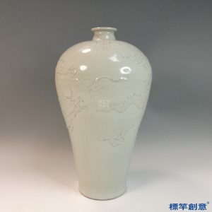 HA095 元代景德鎮窯卵白釉刻龍紋梅瓶