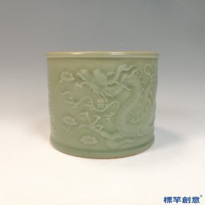 HB054 明代龍泉窯粉青釉刻四爪龍紋筆筒