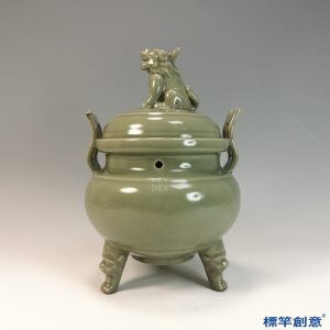 HB058 明代龍泉窯粉青釉瑞獸鈕蓋鼎式香爐