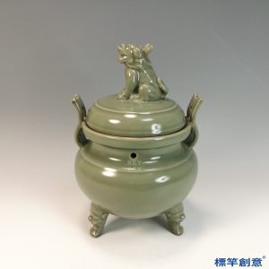 HB058 明代龍泉窯粉青釉瑞獸鈕蓋鼎式香爐