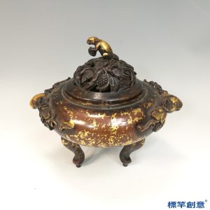 HB064 明代晚期宣徳款鎏金紫銅葡萄紋松鼠鈕薰香爐