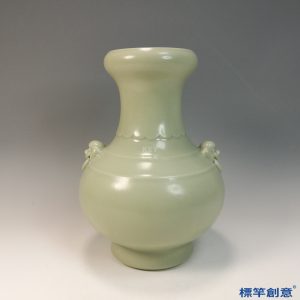 IA062 清代乾隆景德鎮官窯豆青釉貼獸耳掛環瓶