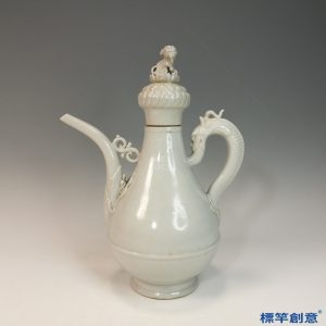 HA100 元代景德鎮窯甜白釉貼塑獅鈕龍柄執壺