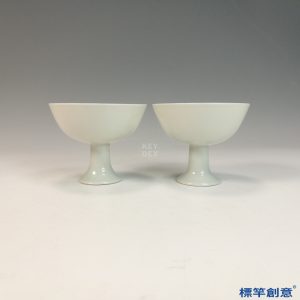HB069 明代成化景德鎮窯甜白釉刻花卉紋高足杯一對