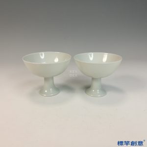 HB069 明代成化景德鎮窯甜白釉刻花卉紋高足杯一對