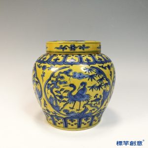 HB095 明代晚期景德鎮窯黃釉地青花成化款歲寒三友鶴紋蓋罐