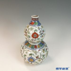 HB097 明代晚期景德鎮窯鬥彩成化款纏枝花卉紋葫蘆瓶