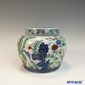 HB098 明代晚期景德鎮窯鬥彩成化款山石花卉紋蓋罐