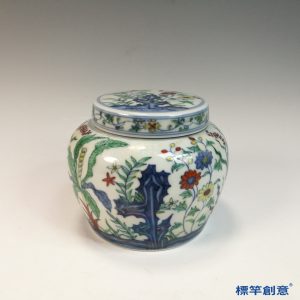 HB098 明代晚期景德鎮窯鬥彩成化款山石花卉紋蓋罐