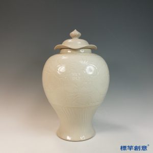 GB194 北宋定窯白釉剔刻牡丹紋荷葉蓋罐