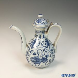 HB116 明中晚期靑花成化款獅子戲球紋帶蓋執壺