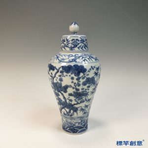 HB119 明中晚期青花成化款歲寒三友紋帶蓋梅瓶