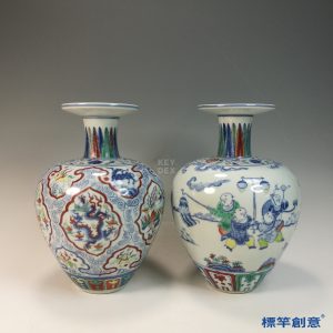 HB122 明中晚期青花五彩成化款嬰戲紋盤口瓶一對