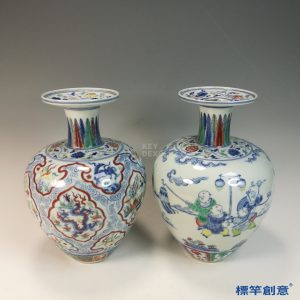 HB122 明中晚期青花五彩成化款嬰戲紋盤口瓶一對