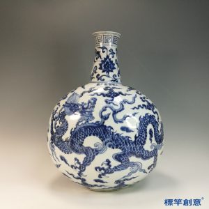 HB141 明宣德景德鎭官窯青花繪三爪龍紋抱月扁瓶