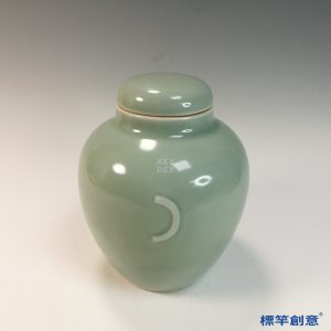 IA079 清康熙豆青釉月牙罐