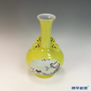 IA084 清嘉慶淡黃地開窗琺瑯彩繪花鳥紋乾隆款雙耳扁瓶