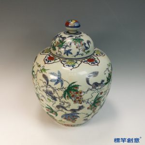 IA085 清康熙鬥彩葡萄松鼠紋成化款大蓋罐