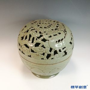 FC084 五代越窯淺青釉秘色瓷鏤空雲龍紋蓮瓣大薰爐