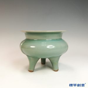 GC238 南宋龍泉窯粉青釉出筋鬲式爐