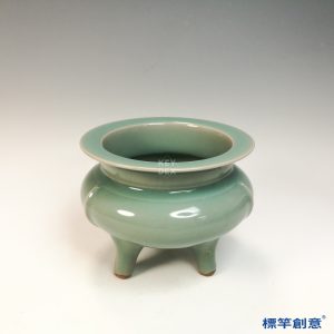 GC238 南宋龍泉窯粉青釉出筋鬲式爐