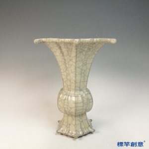 GC239 南宋官窯月白釉瓷觚