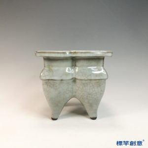 GC240 南宋龍泉官窯月白釉四稜香爐