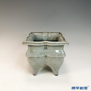 GC240 南宋龍泉官窯月白釉四稜香爐