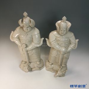 GD025 遼代定窯白釉貼塑武士俑一對