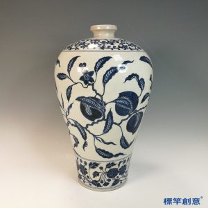 HB145 明代萬曆景德鎭窯青花石榴枝葉紋梅瓶